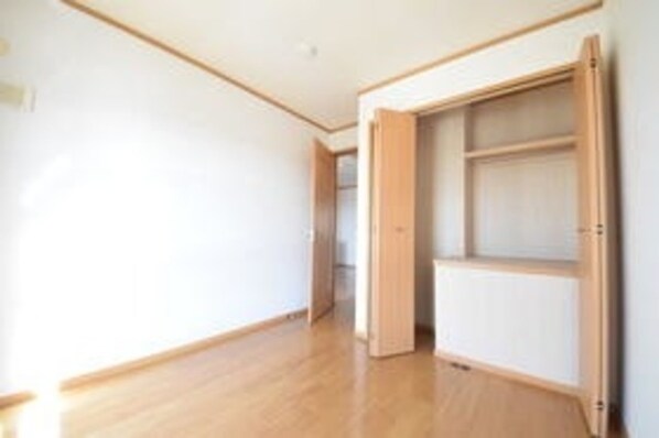 ラシーヌ弐番館の物件内観写真